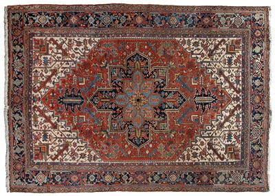 Heriz rug, central medallion with