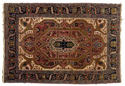 Heriz rug, elaborate central