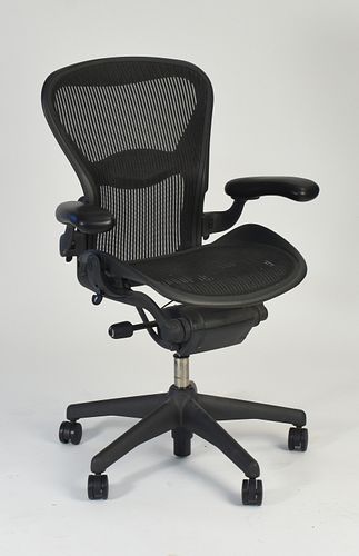 HERMAN MILLER AERON ADJUSTABLE DESK