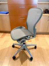 HERMAN MILLER AERON CHAIR: Her