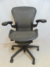 HERMAN MILLER AERON DESK CHAIR