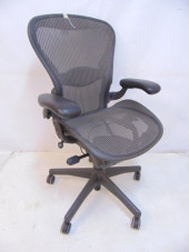 HERMAN MILLER AERON DESK CHAIR