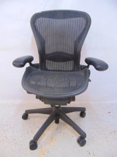 HERMAN MILLER AERON DESK CHAIR