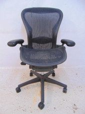 HERMAN MILLER AERON DESK CHAIR