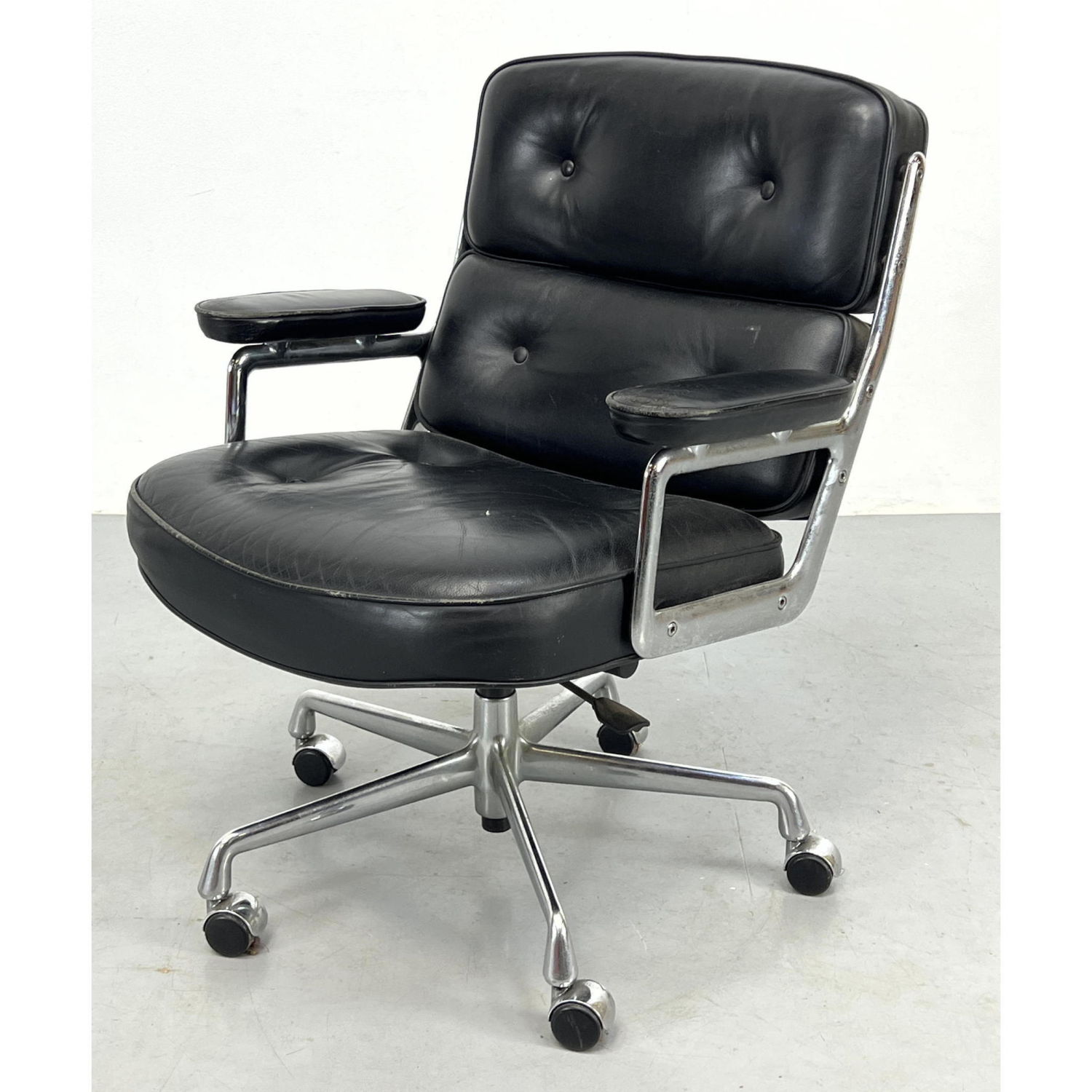 HERMAN MILLER Black Leather