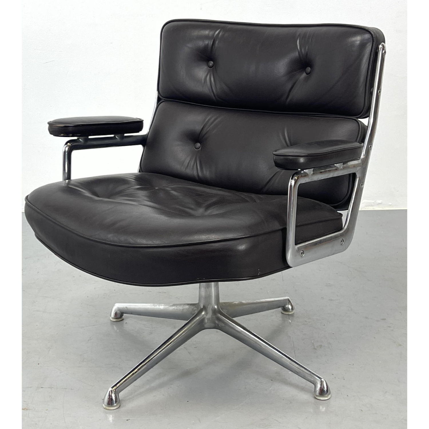 HERMAN MILLER Black Leather