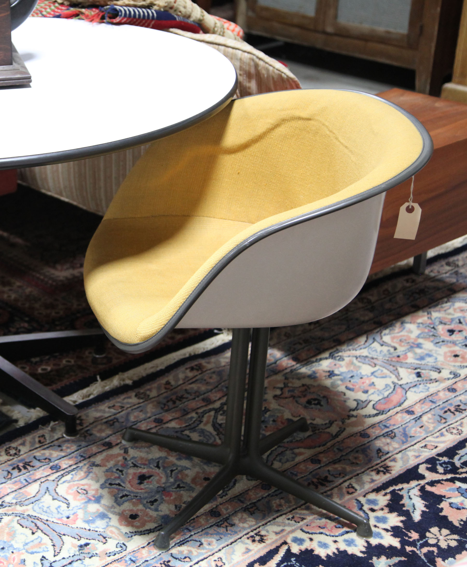 HERMAN MILLER CHAIR.  Michigan  mid