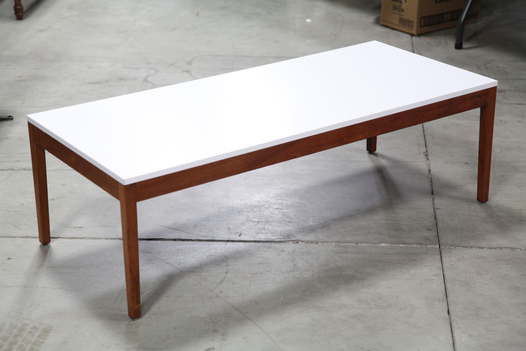 HERMAN MILLER COFFEE TABLE. 