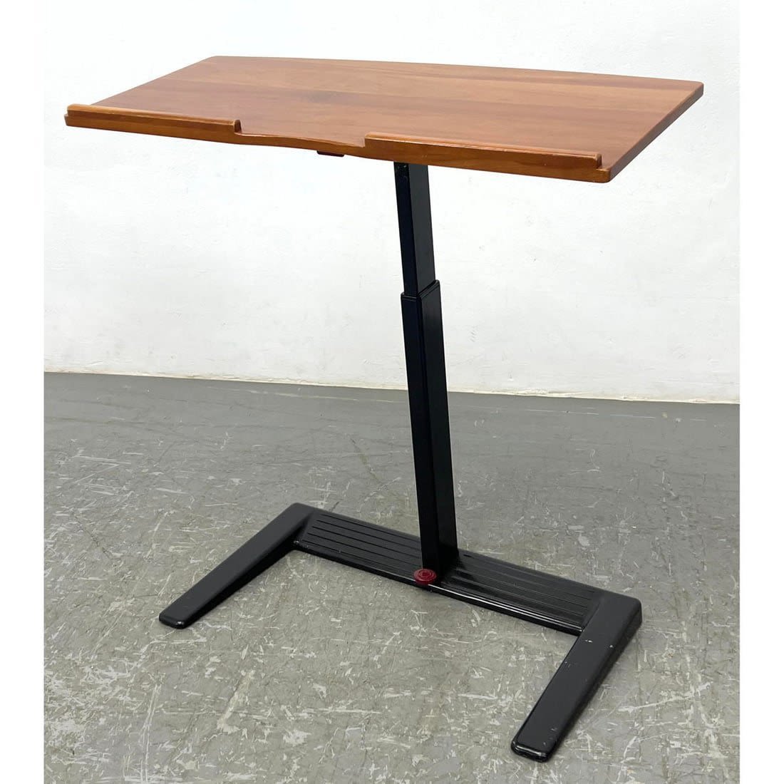 Herman Miller Levenger Cherry