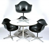HERMAN MILLER ROUND TABLE & 4