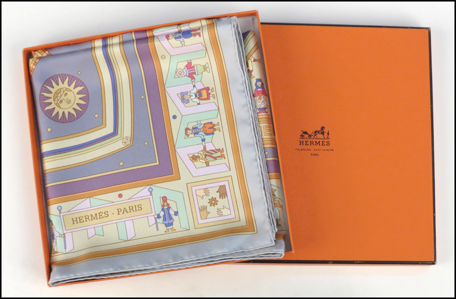 HERMES SILK SCARF. Donner la main