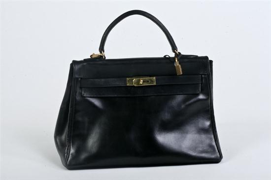 HERM?S BLACK LEATHER KELLY BAG .