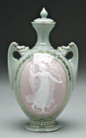 Heubach pate-sur-pate urn, cir