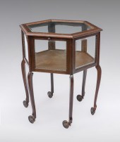HEXAGONAL VITRINE DISPLAY: Vic