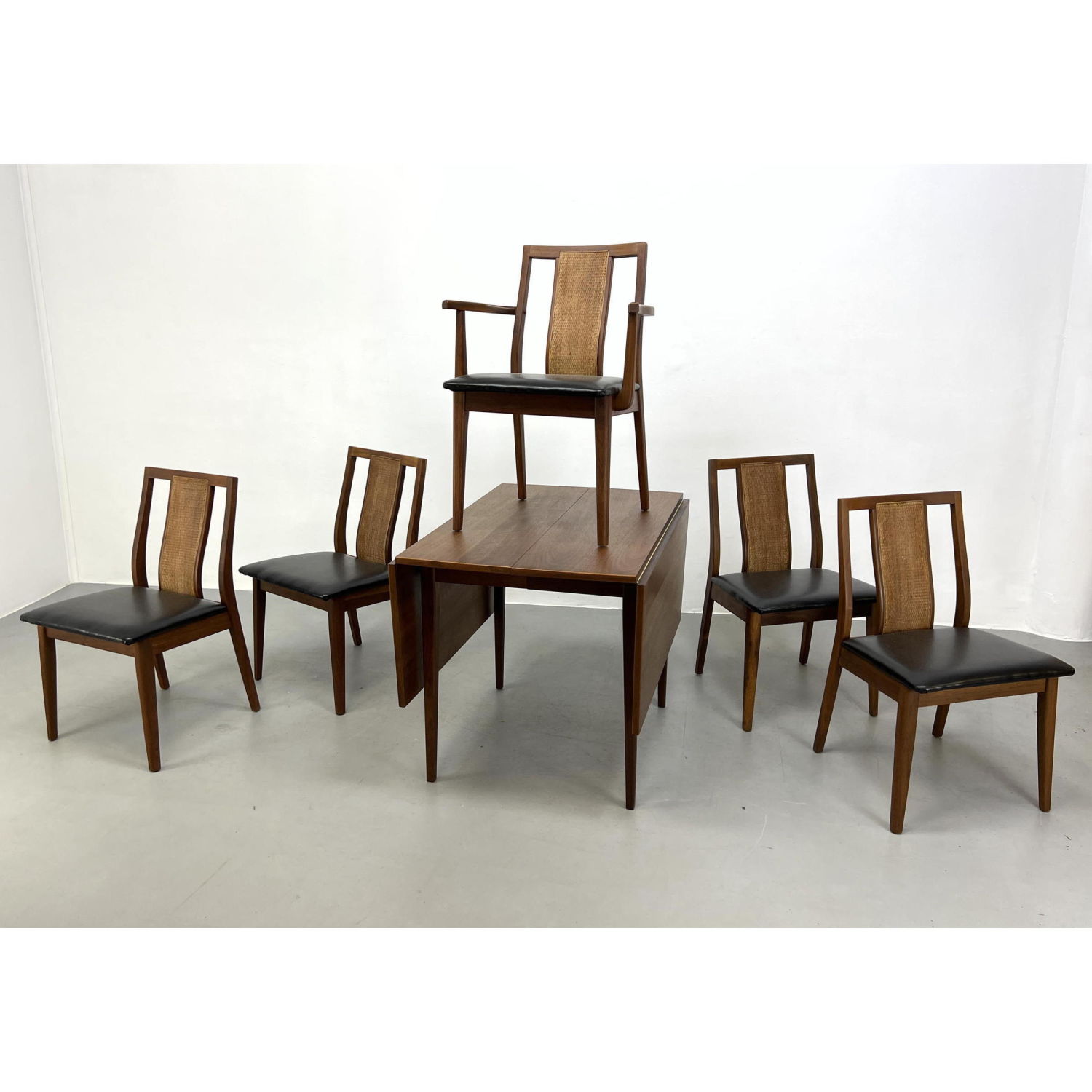 HIBRITEN chair company dining