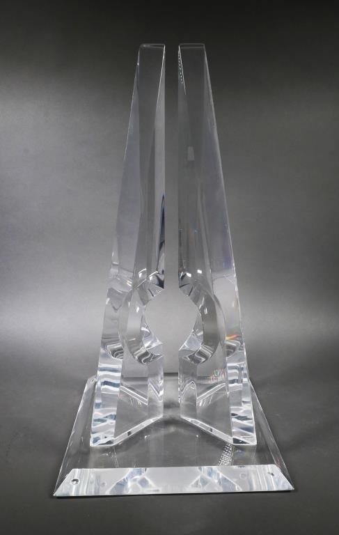 HIVO VAN TEAL, LUCITE