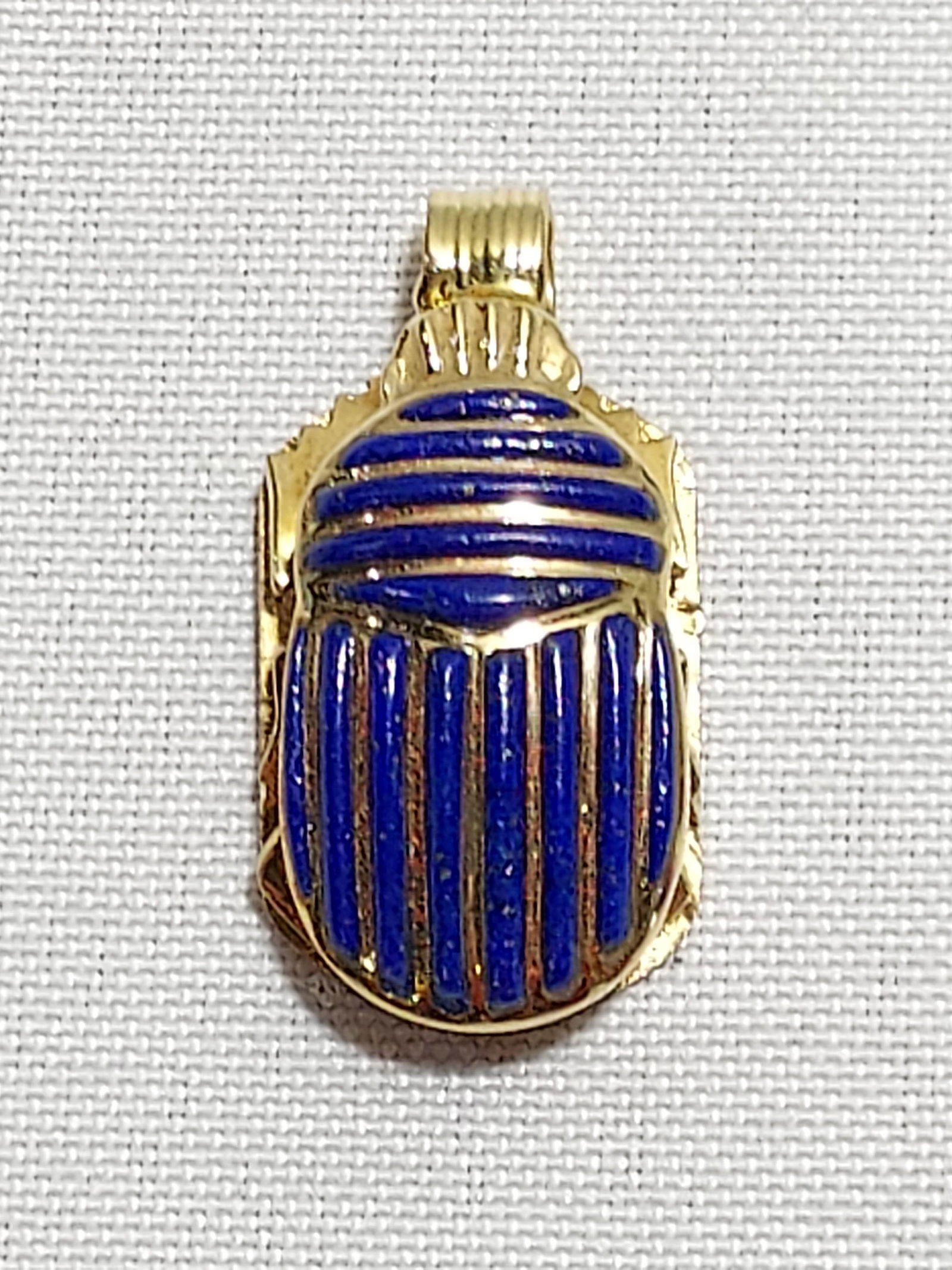 HJ207 18K YG BLUE ENAMEL SCARAB