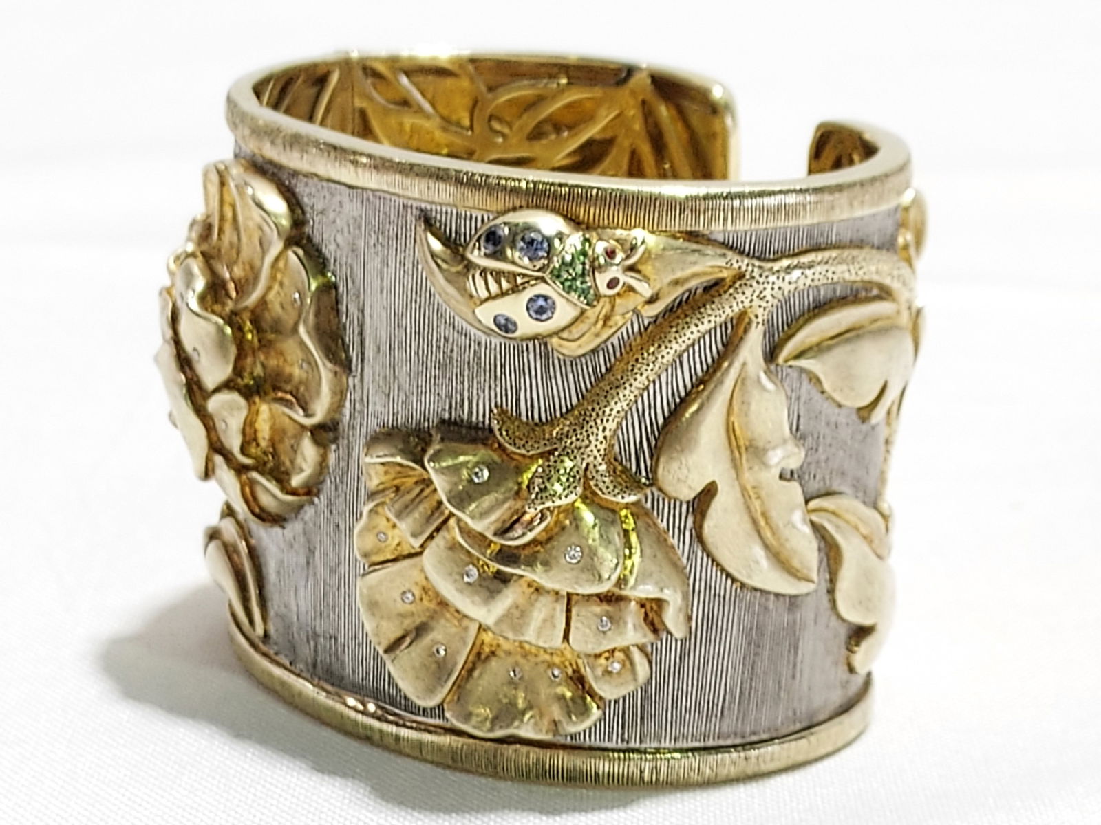 HJ56 FLOWER AND LADYBUG WIDE CUFF