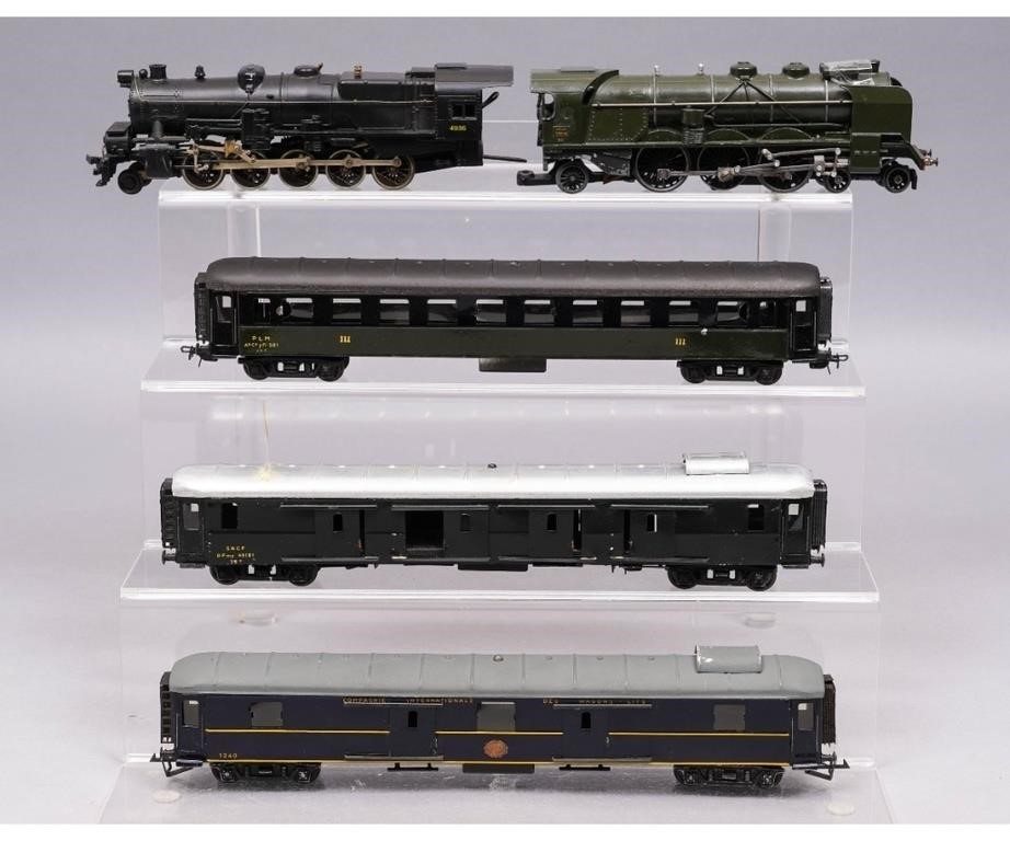 HO trains to include: loco #4936;