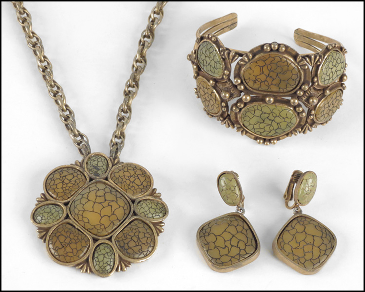 HOBE GREEN AND BROWN PARURE.