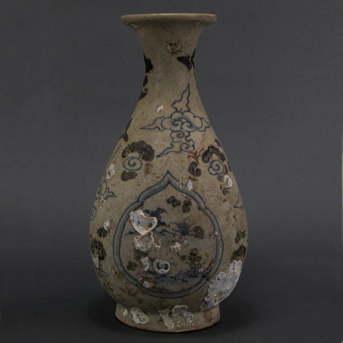 HOI AN HOARD UNDERGLAZE BLUE AND