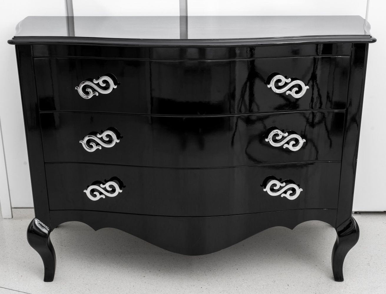 HOLLYWOOD REGENCY BLACK LACQUERED