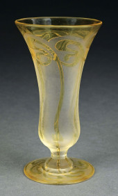 HONESDALE FOOTED CAMEO CUT VAS
