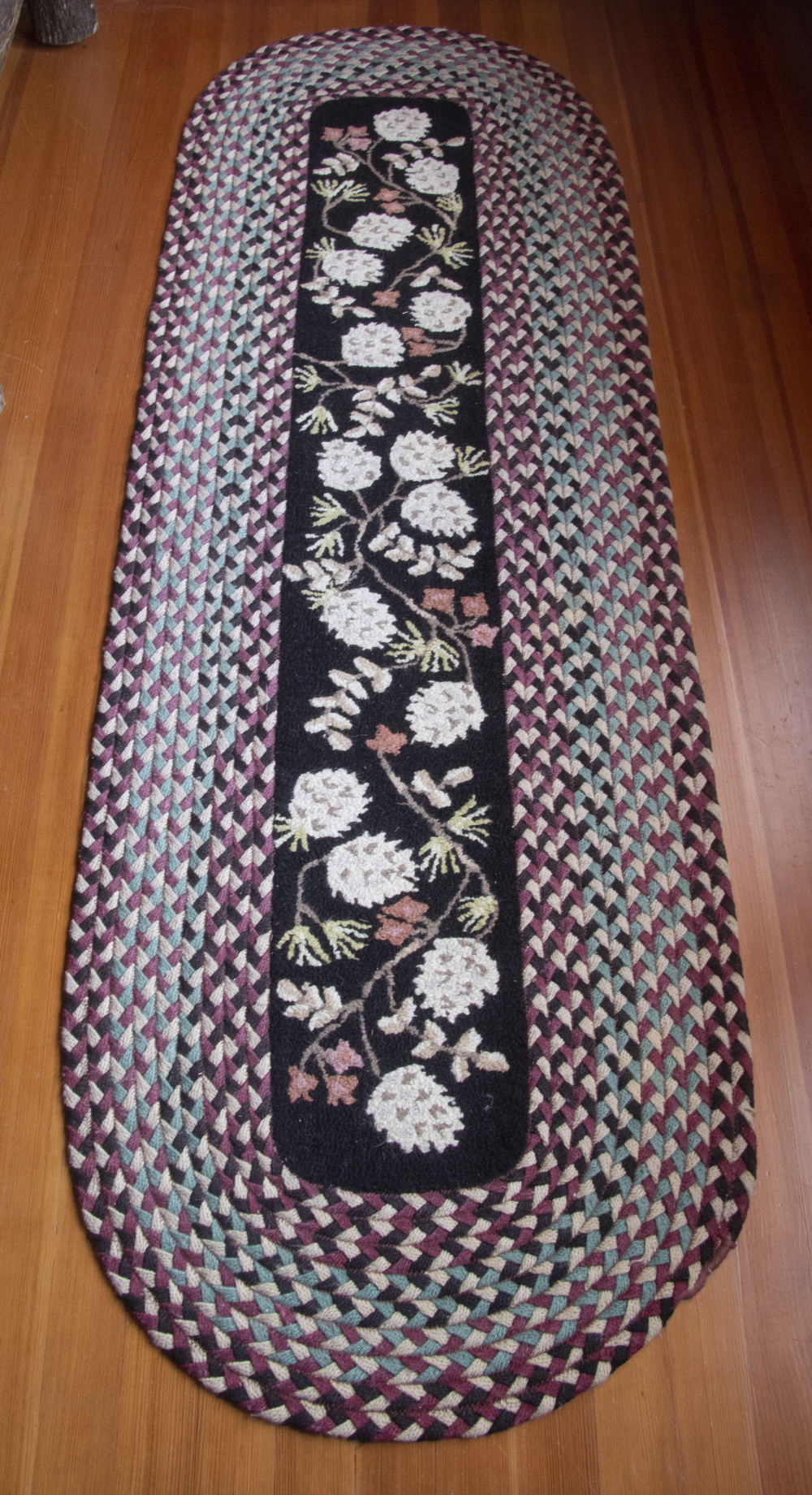 HOOKED & BRAIDED RUNNER - 8' X