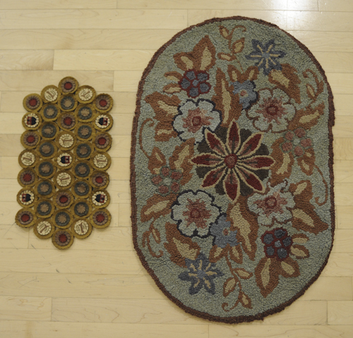 Hooked rug 20th c. 34 1/2" x 21