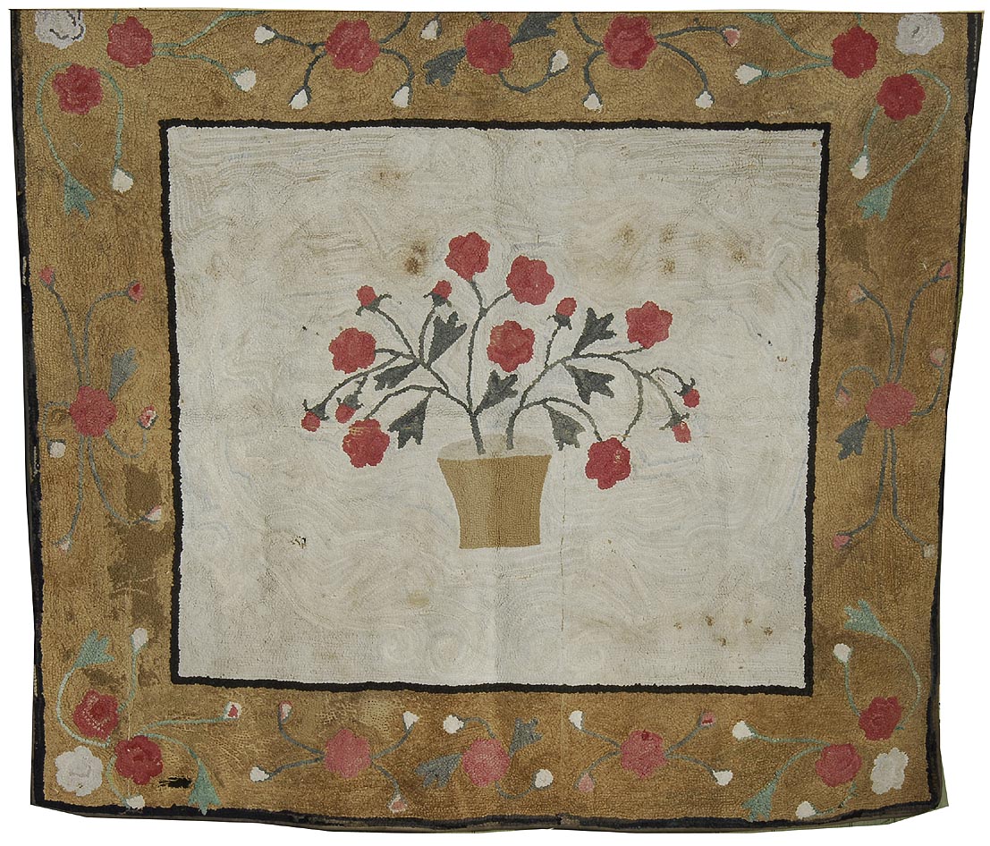HOOKED RUG:6'3 x 6'10'' Central