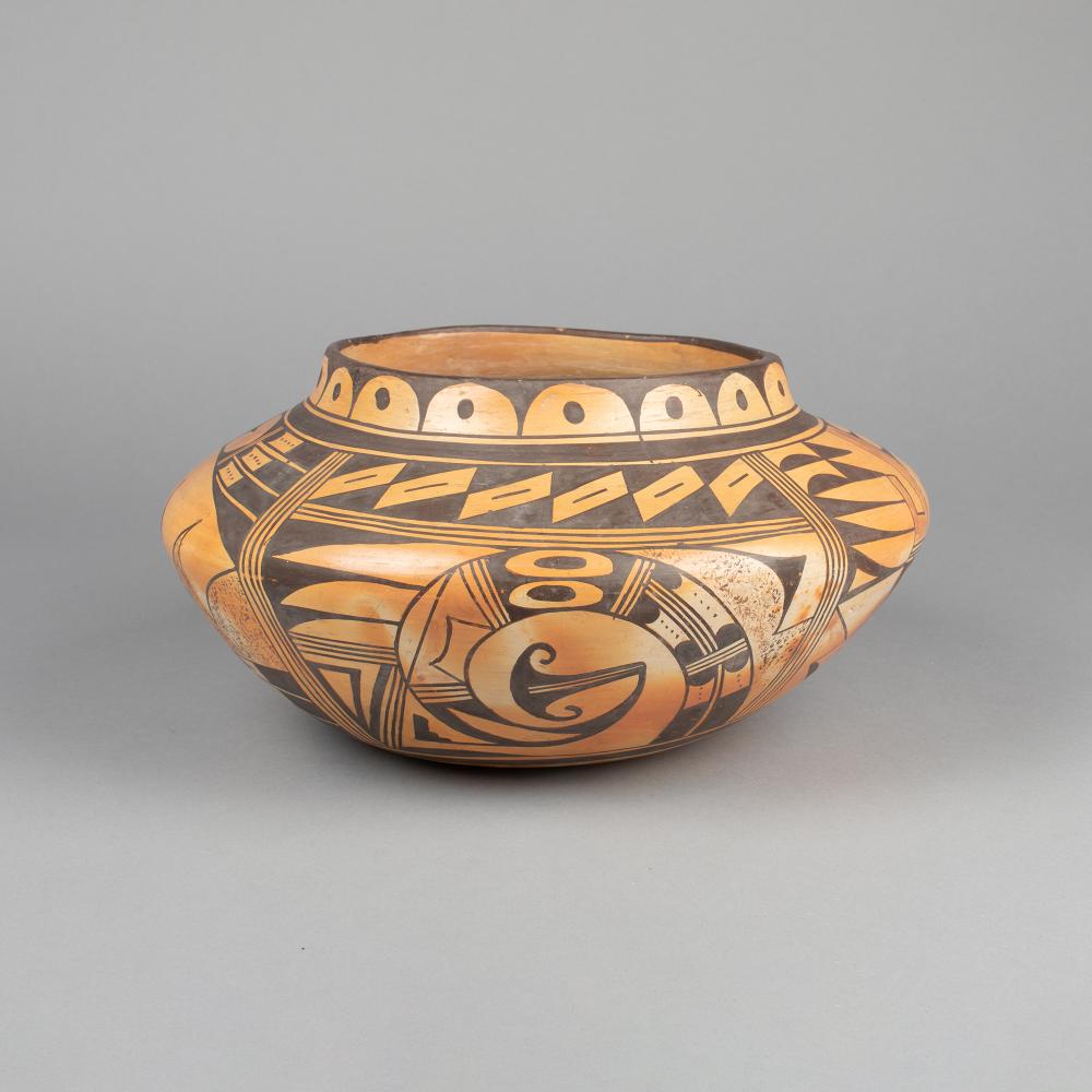 HOPI, LARGE DECORATED JARHopi, 