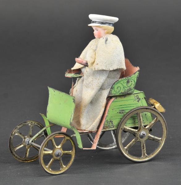 HORSELESS CARRIAGE WITH BISQUE