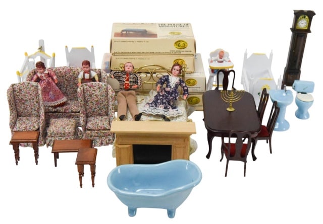 HOUSE OF MINIATURES & MORE DOLL