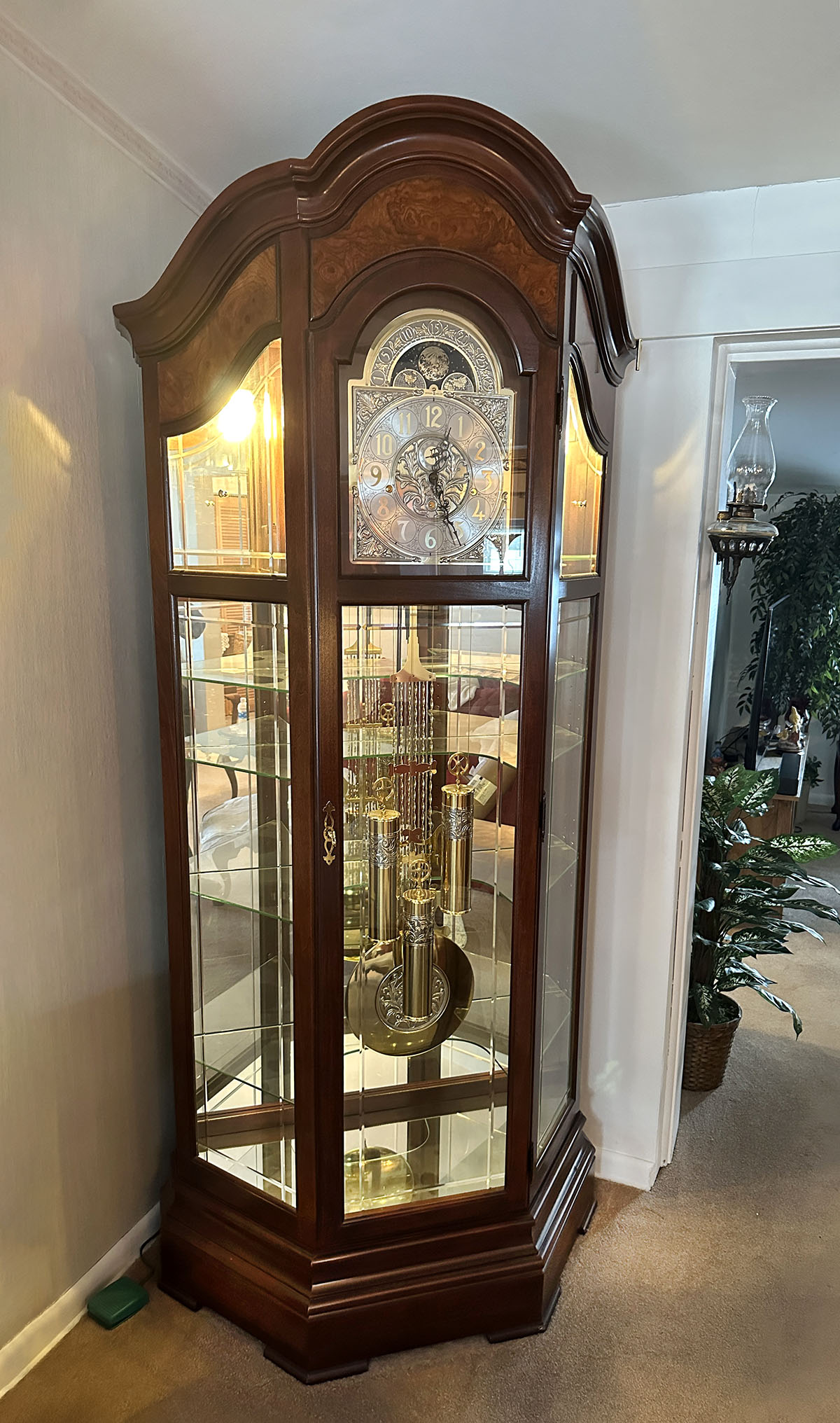 HOWARD MILLER MAJESTIC II CURIO