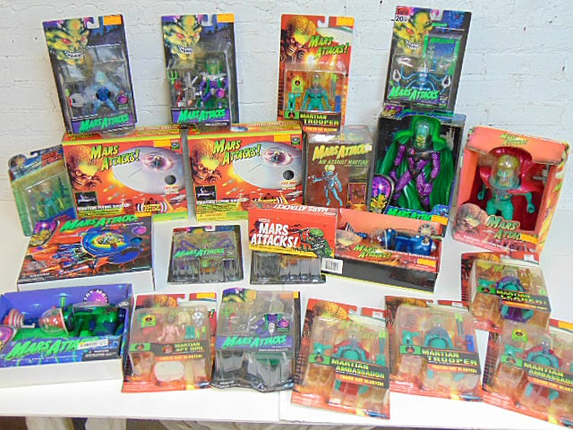 HUGE LOT OF "MARS ATTACKS" SPACE