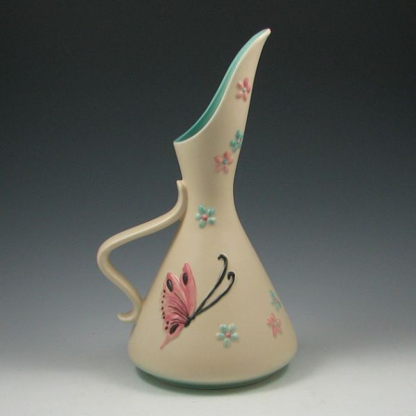 Hull Butterfly (Smooth) pitcher.