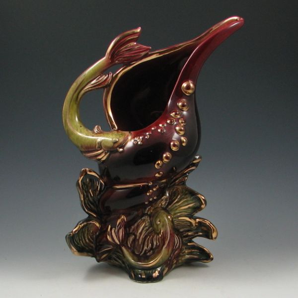 Hull Ebb Tide pitcher with gold