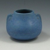 Hull or Burley Winter vase wit