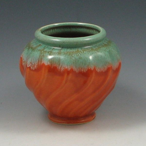 Hull swirl vase in green over