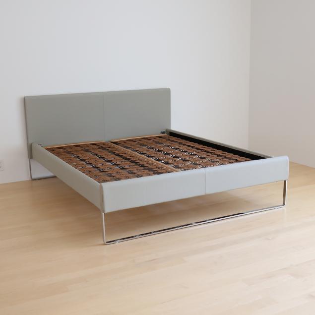 HüLSTA, QUEEN SIZE LEATHER BED