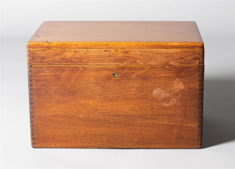 HUMIDORHUMIDOR, with inset, cedar