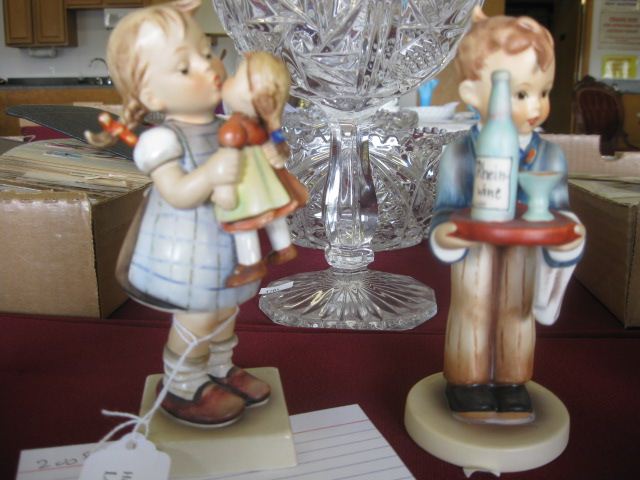 Hummel Figurine ''Kiss Me'' #311