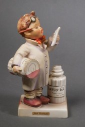 HUMMEL LITTLE PHARMACIST 322 T