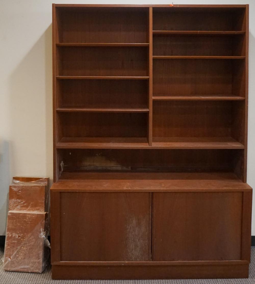 HUNDEVAD DANISH MID-CENTURY