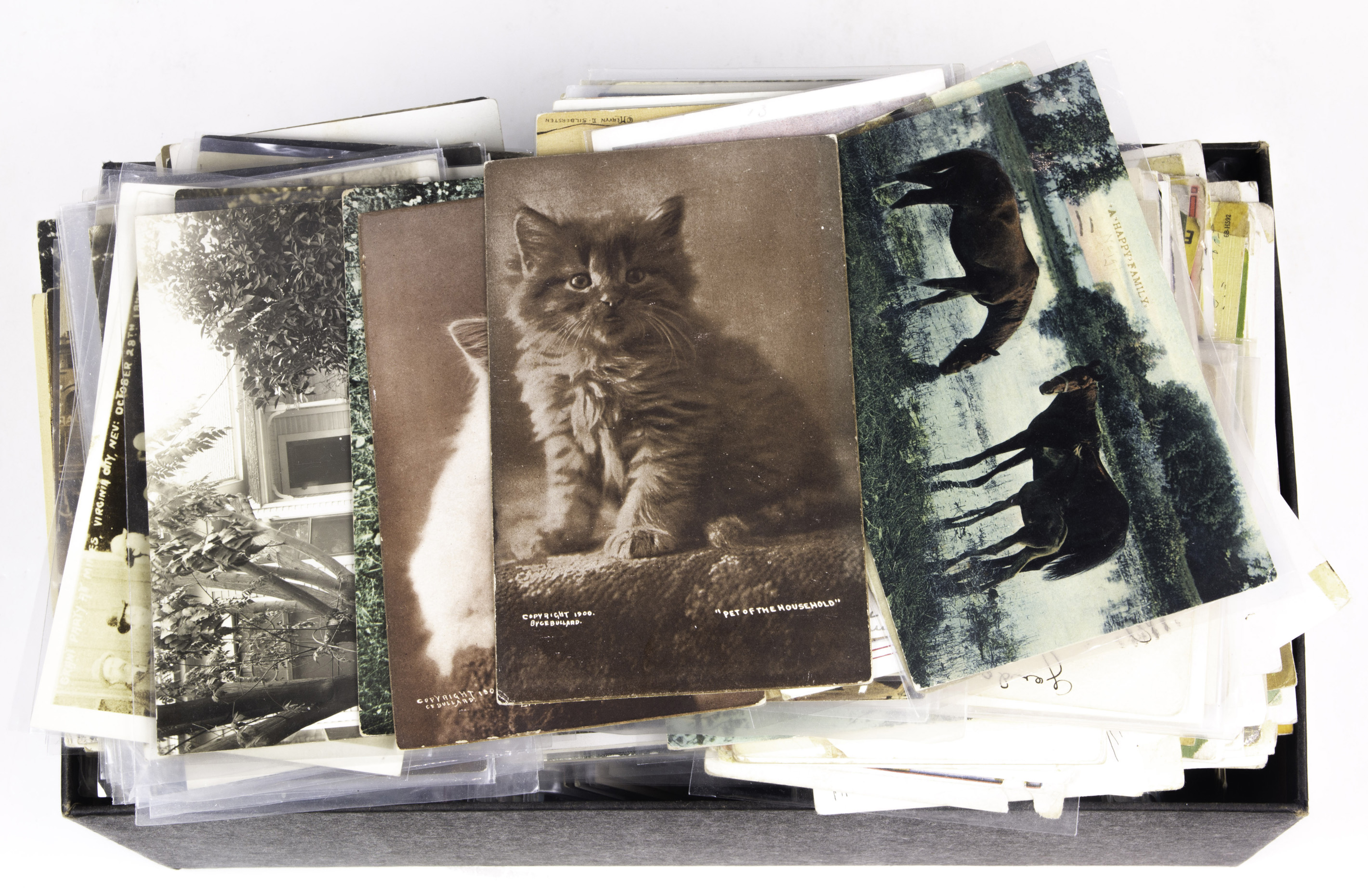 HUNDREDS OF VINTAGE POSTCARDS,