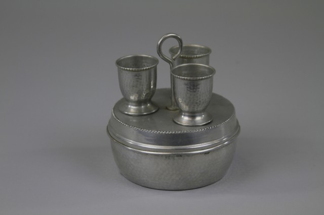 HUNTLEY & PALMERS "EGGSTAND"