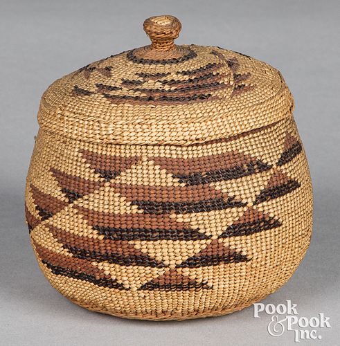 HUPA OR YUROK/KAROK INDIAN LIDDED