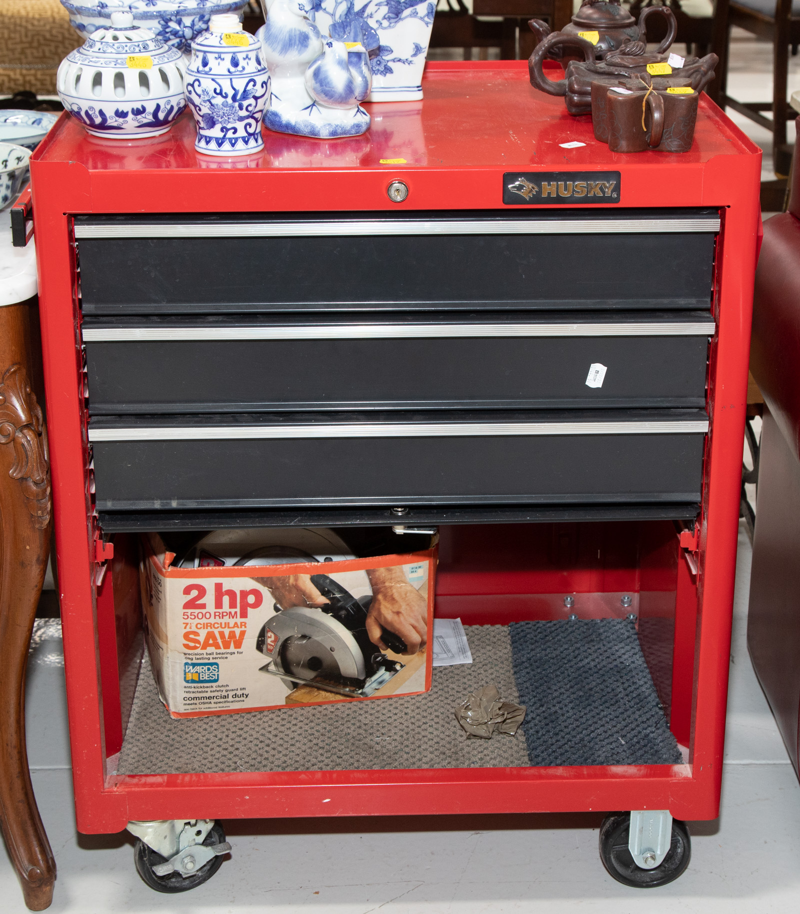 HUSKY METAL ROLLING TOOL BOX