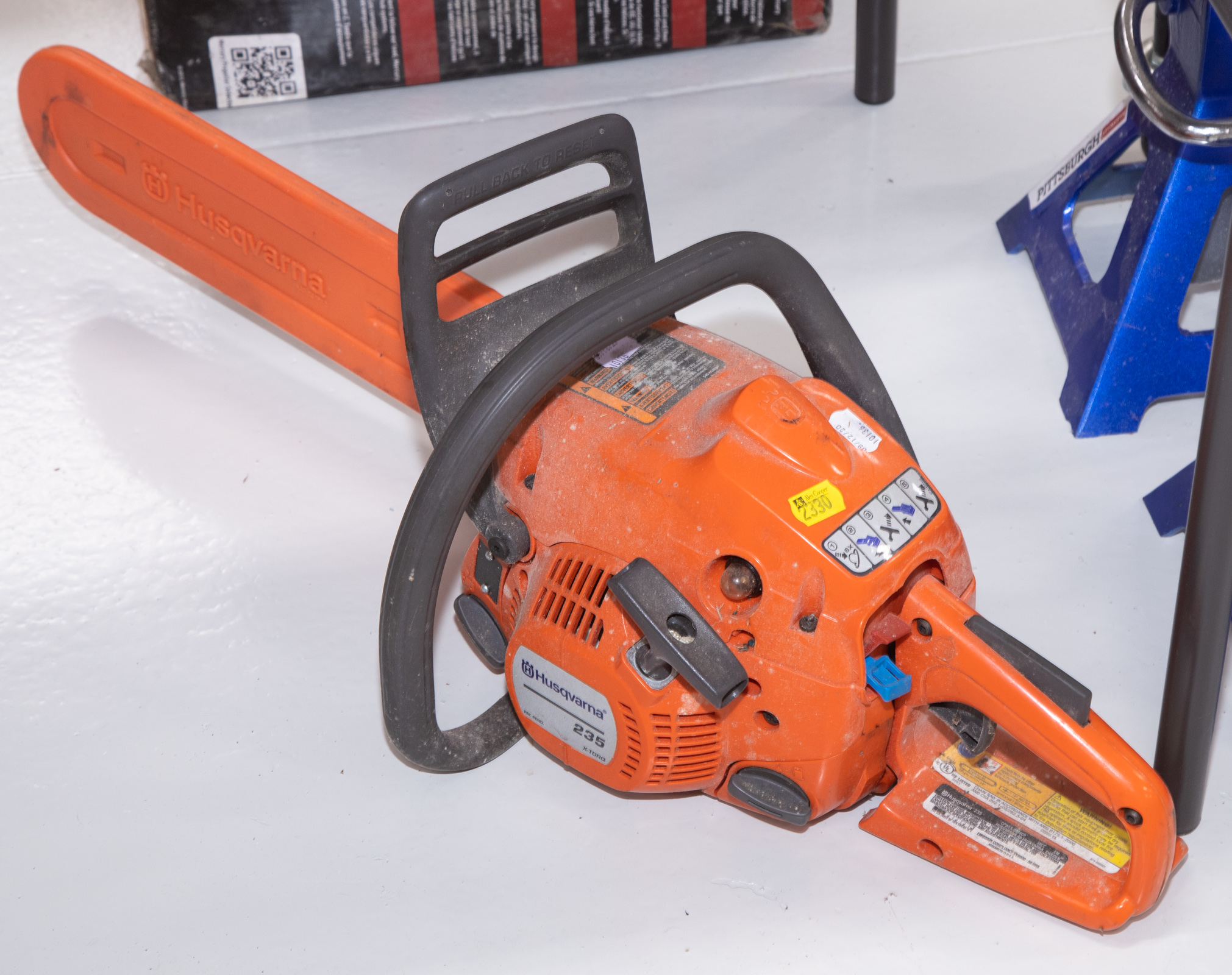 HUSQVARNA 235 GAS CHAINSAW .