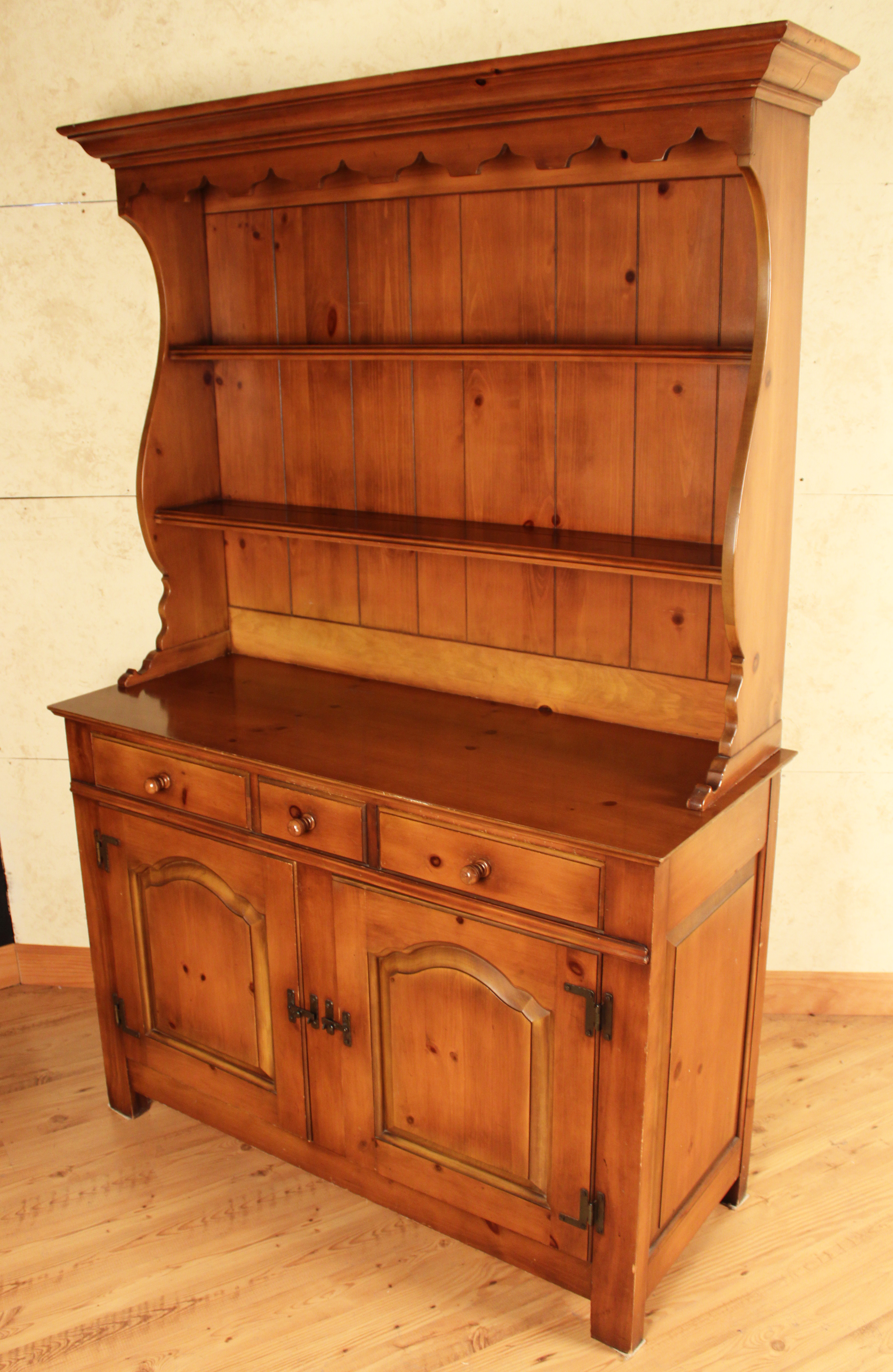 HUTCH BUFFET BY DREXEL HUTCH BUFFET
